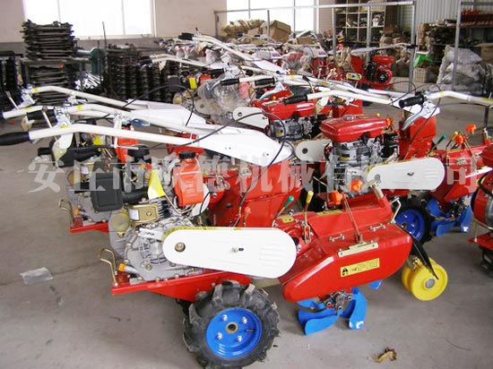 開(kāi)溝培土機(jī)